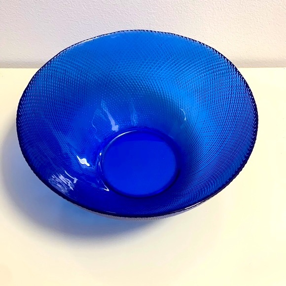 Arcoroc France 🦋 Vintage Blue Glass Art Textured Salad Bowl Centerpiece - Picture 5 of 16
